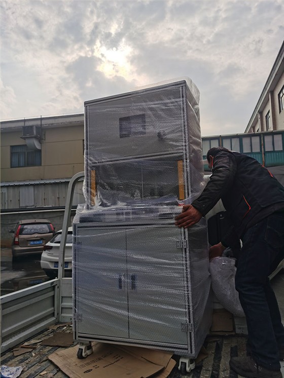 反射板压片压接设备