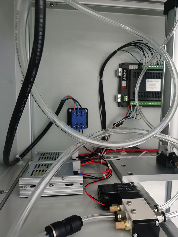 反射板压片压接设备